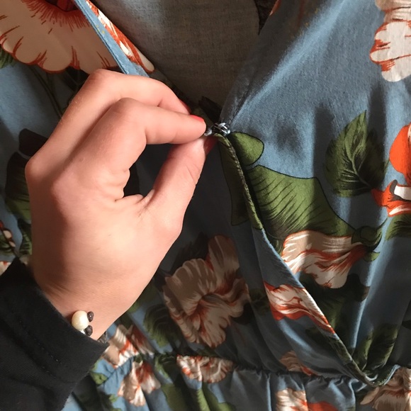 HP🎉 NWOT 🌺 Floral Boutique Romper- size M - Picture 5 of 7